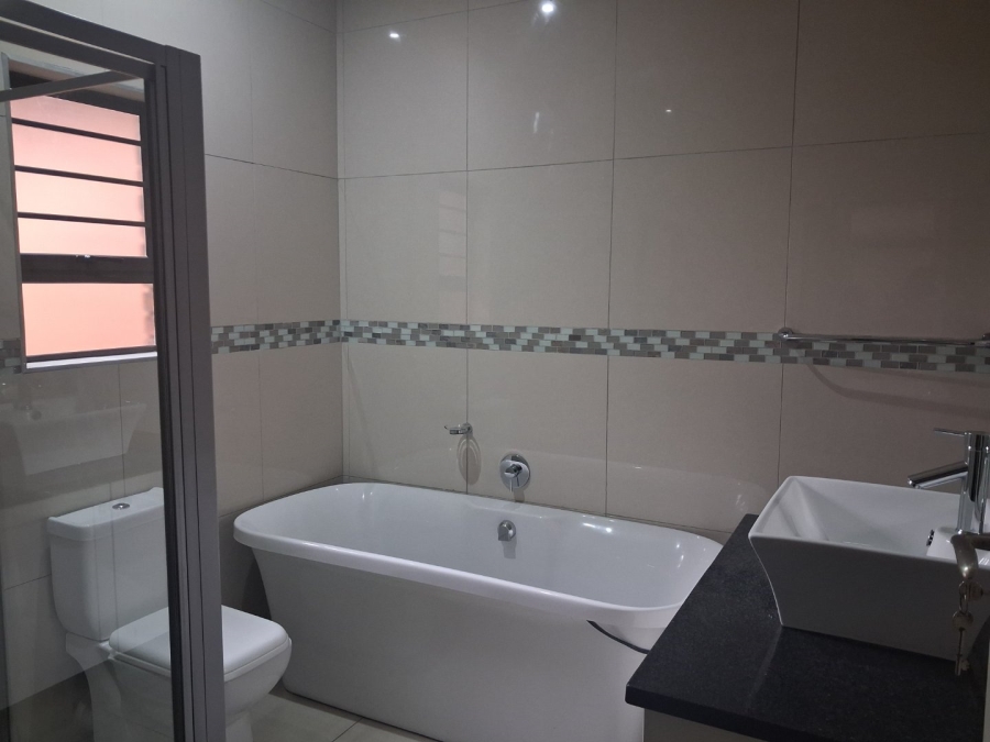 To Let 3 Bedroom Property for Rent in Hillside Free State